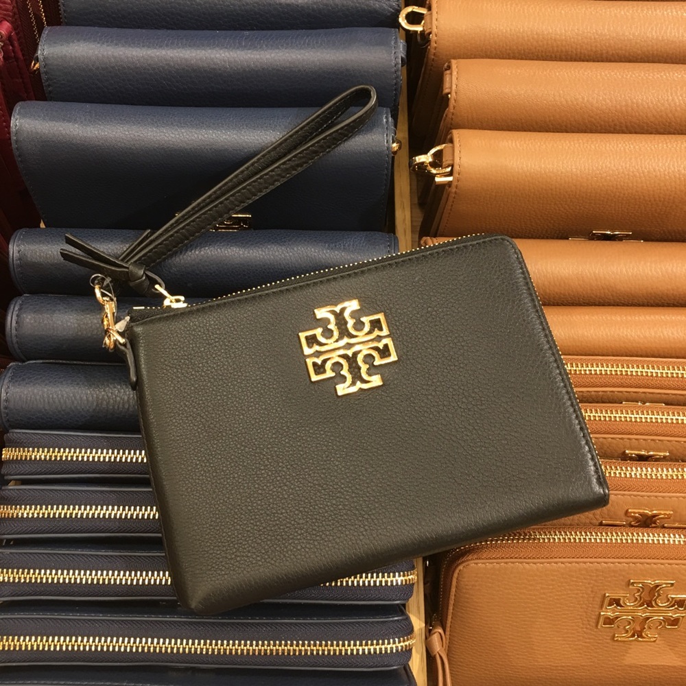 NWT tory burch Britten large pouch wristlet black